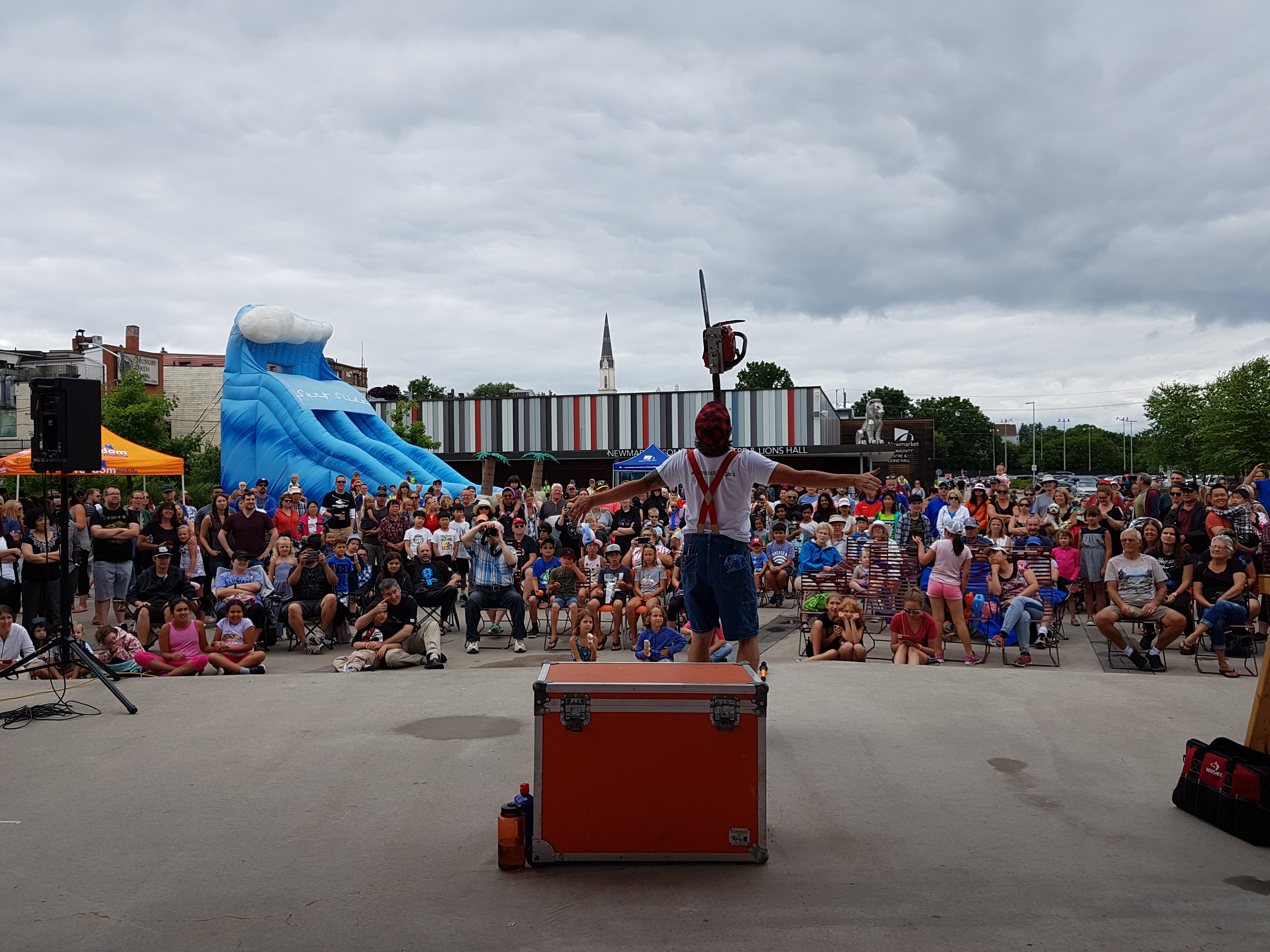 image of rockabilly joe balancing chainsaw on chin stage